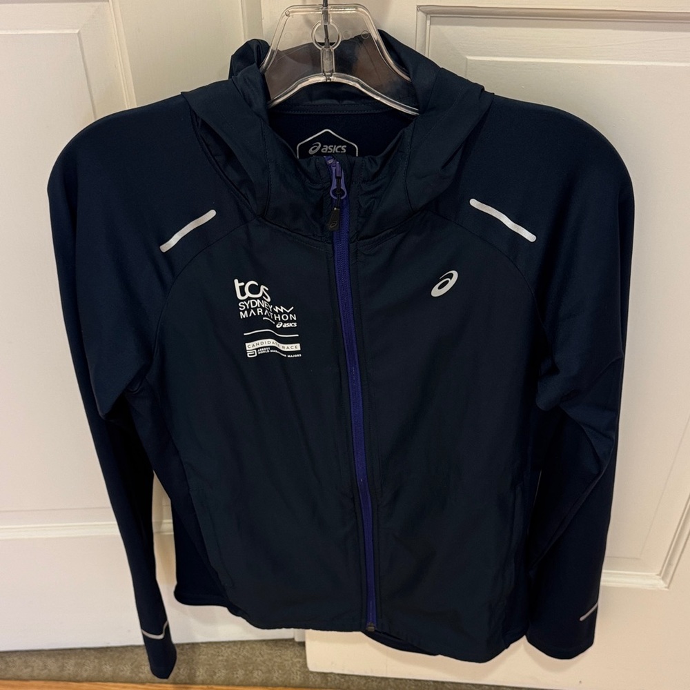 Sydney marathon NWT 2024 Asics Dark Blue Performance Jacket
